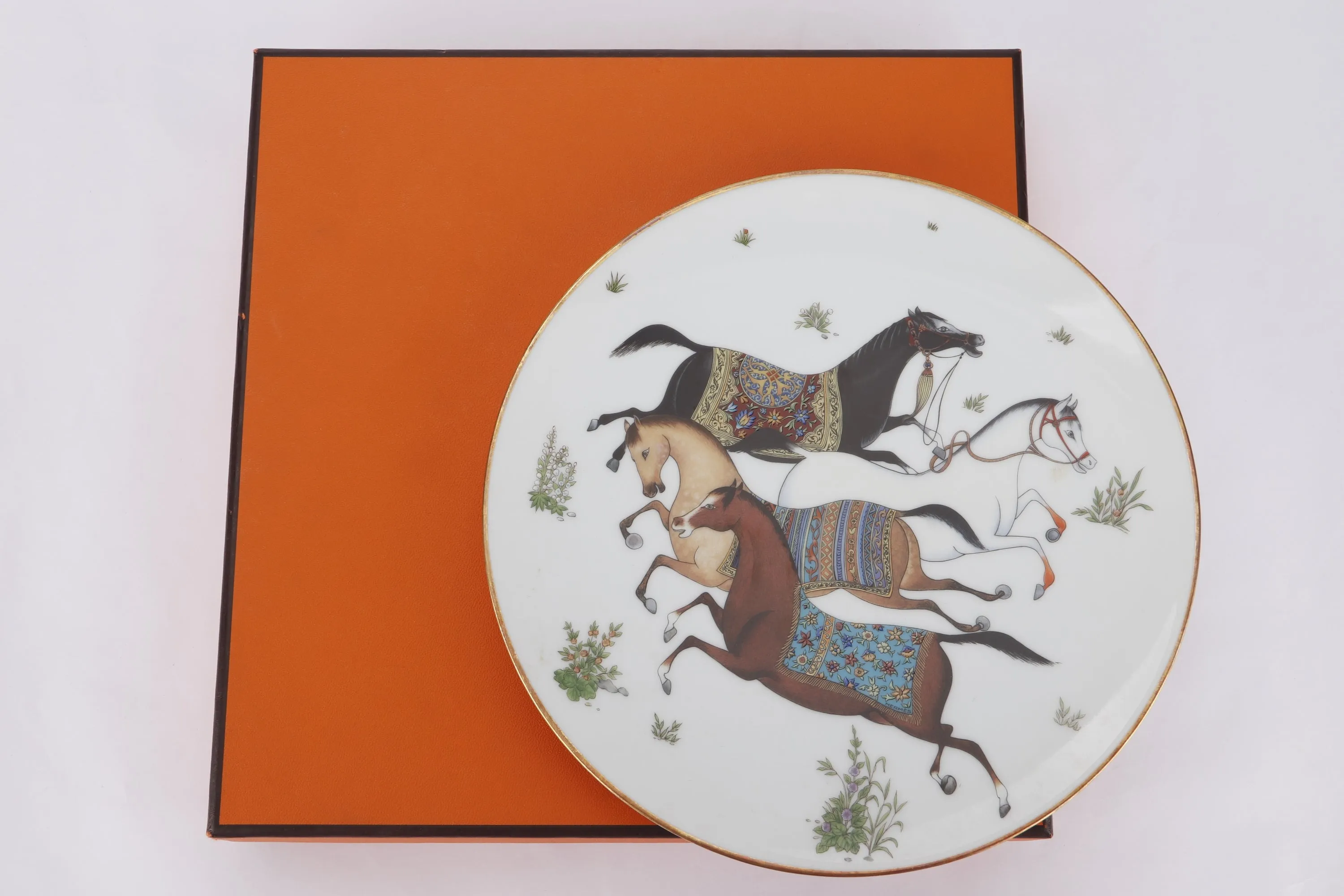 HERMES CHEVAL D'ORIENT PROCELAIN PLATE, 1 PCS, WITH BOX